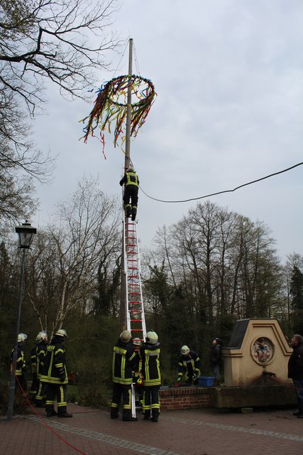 Ganz schön hoch: Die letzten Gurte werden entfernt