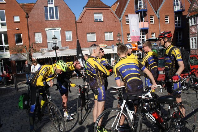 Die Radsportler des Buxtehuder  Sportvereins gaben den Landwirten sowohl auf den letzten Kilometern nach Buxtehude als auch am nächsten Tag auf ihrer Tour nach Uelzen zumindest bis nach Winsen Windschatten