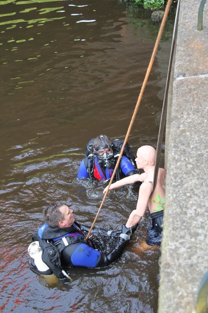 Feuerwehrtaucher zeigten ihr Können