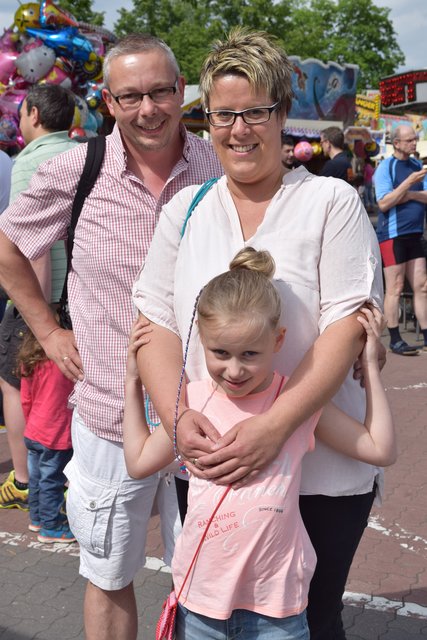 Besuchten das Dorffest: Frank, Nicole und die kleine Emma Ehrhorn aus Maschen