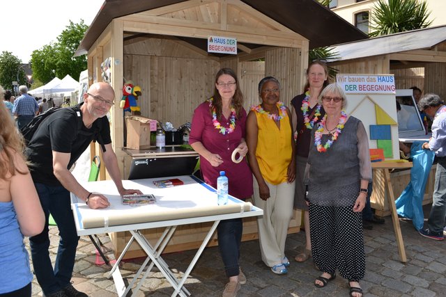 Am Stand des "Haus der Begegnung" (v. li.): Andreas Schmidt, Birgit Rademacher, Rocio Picard, Susanne Kämpfer und Hannelore Spiecker-Somschor