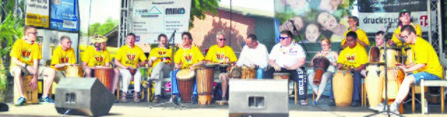 Die Gruppe "Schlagwerk" der Lebenshilfe Lüneburg-Harburg begeistert mit ihren Trommeleinlagen