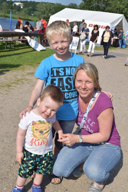 Besuchten das Hafenfest und den Tag der Vereine: Ian (2), Kjell (8) und Kerstin Lorenz aus Marschacht