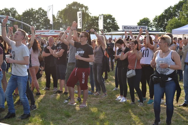 Das Publikum rockte begeistert mit