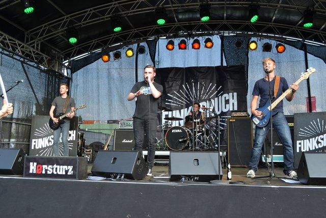 Begeisterte mit humorvoll-kritischen Texten und Deutsch-Rock: die Band Funkspruch