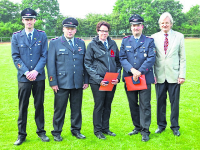 Geehrte und Gratulanten (v. li.): Markus Rosenbrock, Christian Juskowiak, Manuela Spende, Matthias Freudenberg und Uwe Harden