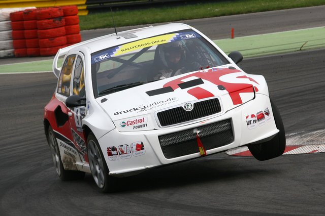 Matthias "Gas-Meyer" Meyer lässt seinen Skoda Fabia T16 4x4 beim Saisonauftakt der DRX auf dem Lausitzring ordentlich fliegen | Foto: Estering