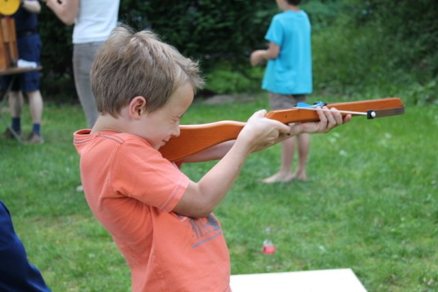 Wer mochte, durfte mit einer Armbrust schießen
