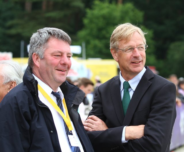 Mit dem Verlauf zufrieden: Luhmühlens Vereinsvorsitzender Detlef Braatz (li.) und "Teekönig" Michael Spethmann