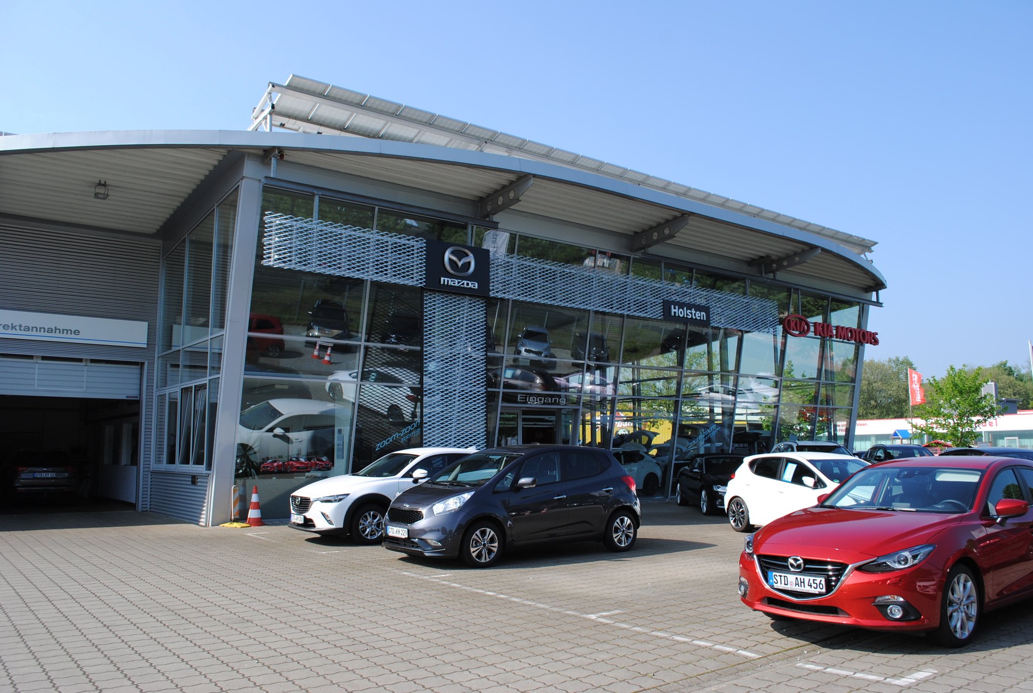 Umbau abgeschlossen: Das Autohaus Holsten zeigt sich mit einem neuen Gesicht - Stade