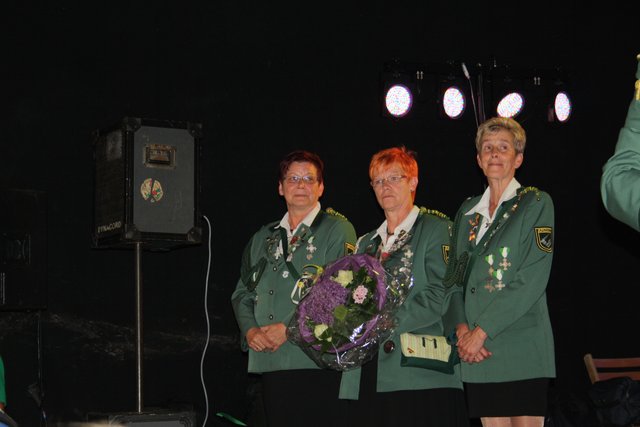 Team Beste Vogelschützin: Monika Klatt mit Inge Schramm (re.) und Christel Kosbab (re.)