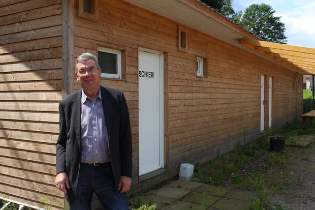 Die Fertigstellung hat Jahre gedauert und viel gekostet: Axel Krones vor dem Umkleidehaus des TV Vahrendorf