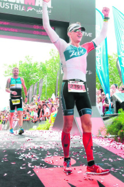 Jubel pur: Sven Papendorf nach dem Zieleinlauf | Foto: ©FinisherPix.com