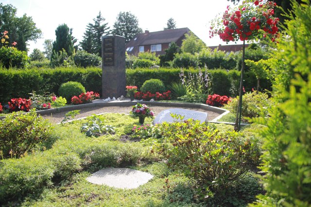 Ruhegemeinschaft - wie hier auf dem kirchlichen Friedhof 
in Hanstedt - sind künftig auch möglich | Foto: UNS Hanstedt