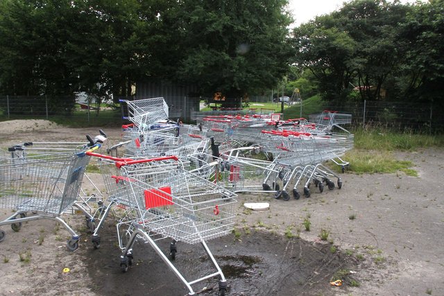 Verwaiste Einkaufswagen