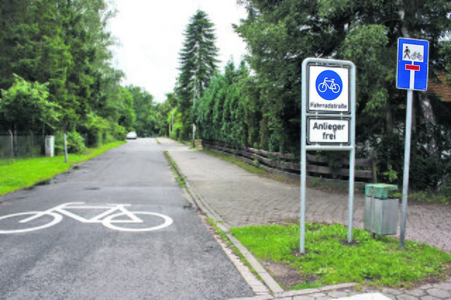 Radler haben Vorrang: In der Stichstraße zum Schulzentrum am Kattenberge wurde jüngst die Fahrradstraße eingerichtet