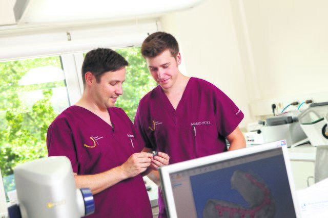 Handarbeit und Technik werden effektiv kombiniert | Foto: Dr. Parschau