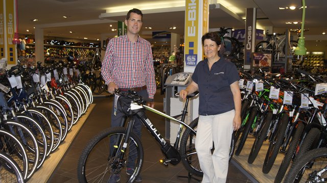 Marco und Christa Hauschild bieten alle Fahrräder - wie dieses coole Mountain-E-Bike - zum Leasing an