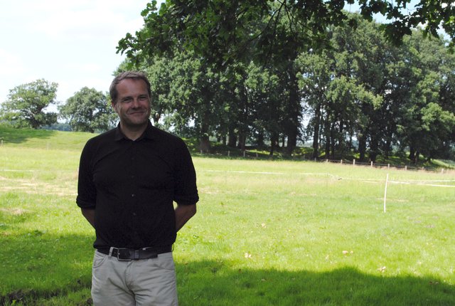Dr. Andreas Schäfer auf dem Gelände der ehemaligen Schwedenschanze direkt neben dem neuen Fundort