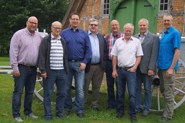 Die FWG-Kandidaten (v.li.): Jens Ott, Norbert Panschog, Christoph Lewerenz, Hermann Döpke, Harald Goossen, Hans-Wilhelm Glüsen, Dieter Kientopf und Thilo Jungnickel | Foto: FWG Samtgemeinde Horneburg