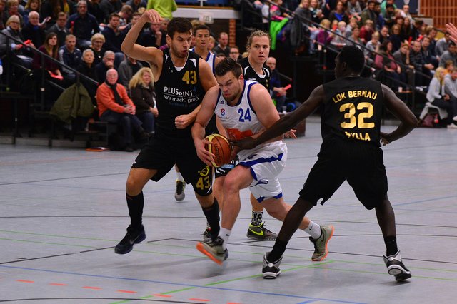 Tom Lipke tankt sich durch | Foto: Martin Elsen