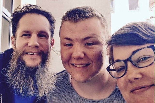 In Hannover trafen Daniel Pittman (li.) und Melissa Miles Sören Kock, den Stammzellen-Spender ihres Sohnes