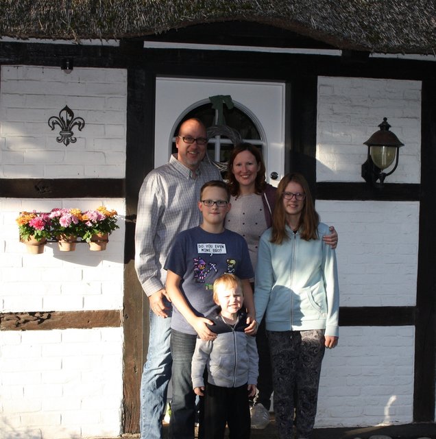 Karla und Jörg Meier mit den Kindern Leah, Luke und Liam. Sie haben ihre amerikanische Freunde nach Thieshope eingeladen und damit das Treffen erst ermöglicht