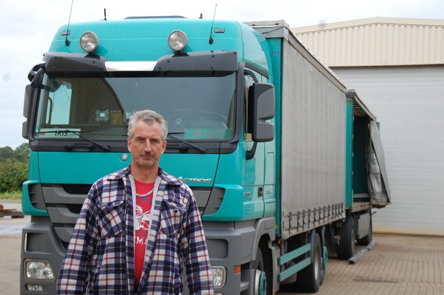 Mike Grams vor seinem Lastwagen | Foto: ig