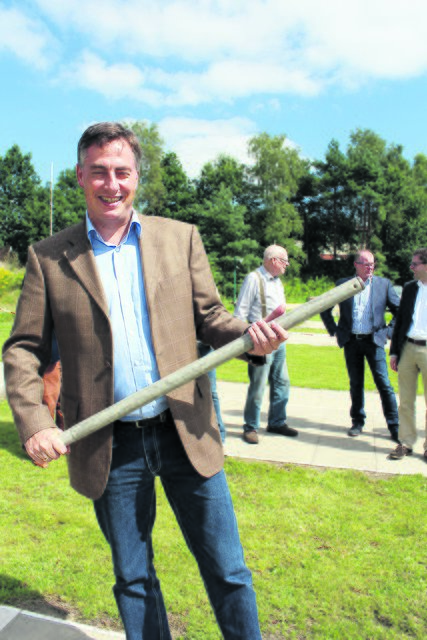 David McAllister mit Gorodki-Stab. Werfen wollte er diesen dann aber lieber nicht