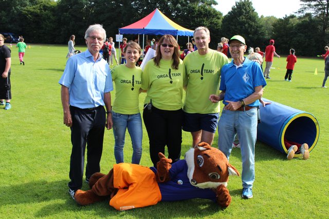 Freuen sich über einen gelungenen „Sportivationstag“ in Buchholz (v. li.): Herbert Michels (Vize-Präsident des 
Behinderten Sportverbands Niedersachsen), Lena Mink (BSN), Nicole Schuback (KSB), Martin Ihlius (Leiter Schule An Boerns Soll) und Arno Reglitzky (BW-Vorsitzender)