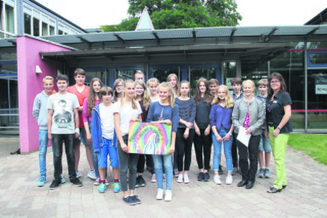 Siebtklässler des Halephagen-Gymnasiums haben im Rahmen eines Projekttages am Wettbewerb "Bunt statt Blau" teilgenommen