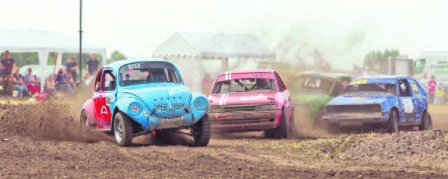 Kopf an Kopf-Rennen in der Klasse C: Hier lag Olaf Bischoff (365) noch vor Tilo Behrens (379), der in der Klasse letztlich siegte. Rechts mit der Startnummer 360: der Viertplatzierte Karsten Martens | Foto: Bernhard Gawlick