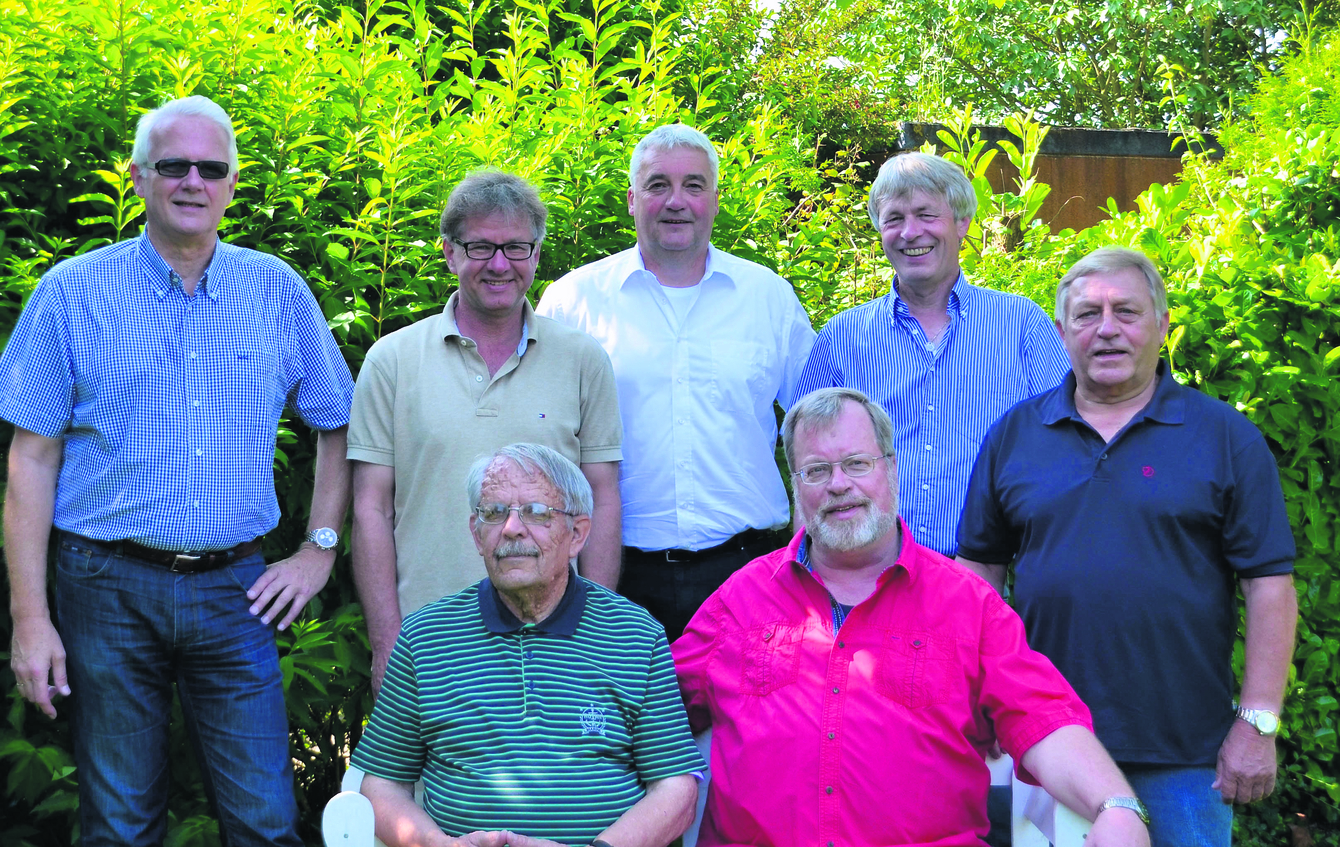 Die OLH-Kandidaten Detlef Schäfer (hinten v. li.), Ralf Kupper, Stefan Holst, Raimund Grosser, Gerhard Dodenhoff und (vorne. v. li.) Rolf Pilwat, Dr.Rudolf Kinzinger sowie Angela Schwerdts (kl. Bild)