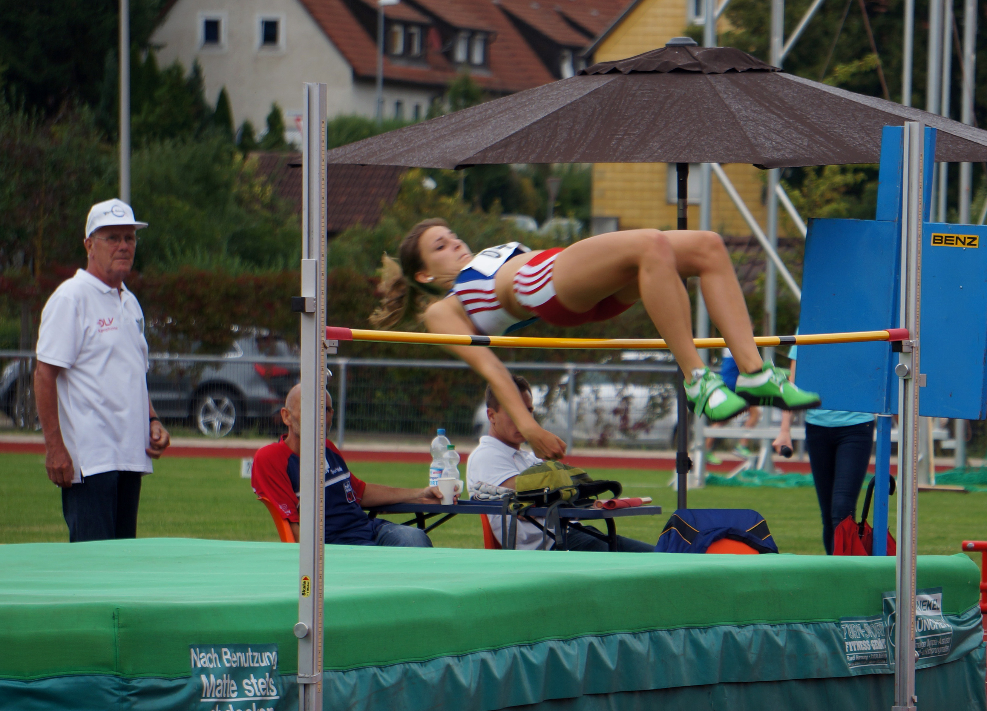 Im Hochsprung hat Augustine Boldt ihre Bestleistung um 5 sm auf 1,57 m gesteigert