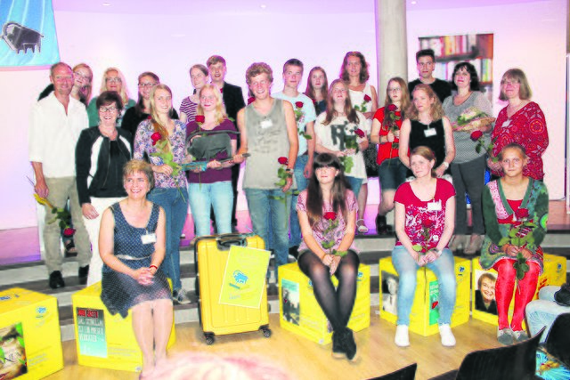 Gute Laune: Die Jurymitglieder und alle Mitwirkenden der "Bullen"-Prämierung nach der Bekanntgabe des Siegertitels | Foto: tk