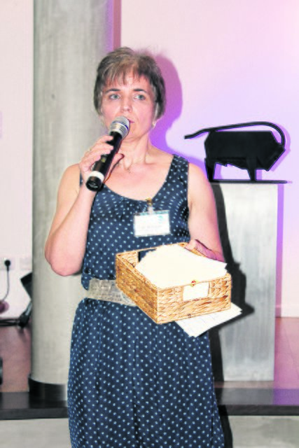 Stadtbibliotheksleiterin Ulrike Mensching: "Alle Titel sind mit Herzblut geschrieben" | Foto: tk