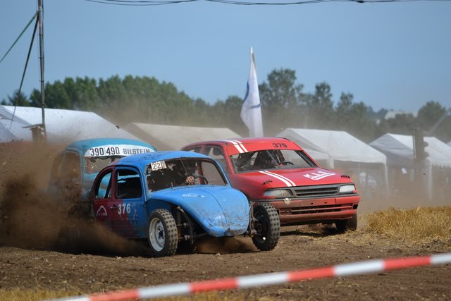 Torben Meyer (Nr. 376) siegte in der Klasse C, hier beim Rennen gegen Tilo Behrens (Nr. 379) und Timo Remmers (Nr. 390)