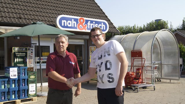 Der Traditionswechsel ist besiegelt: Günter Augustin (li.) wünscht seinem Nachfolger Frank-Paul Ratje alles Gute