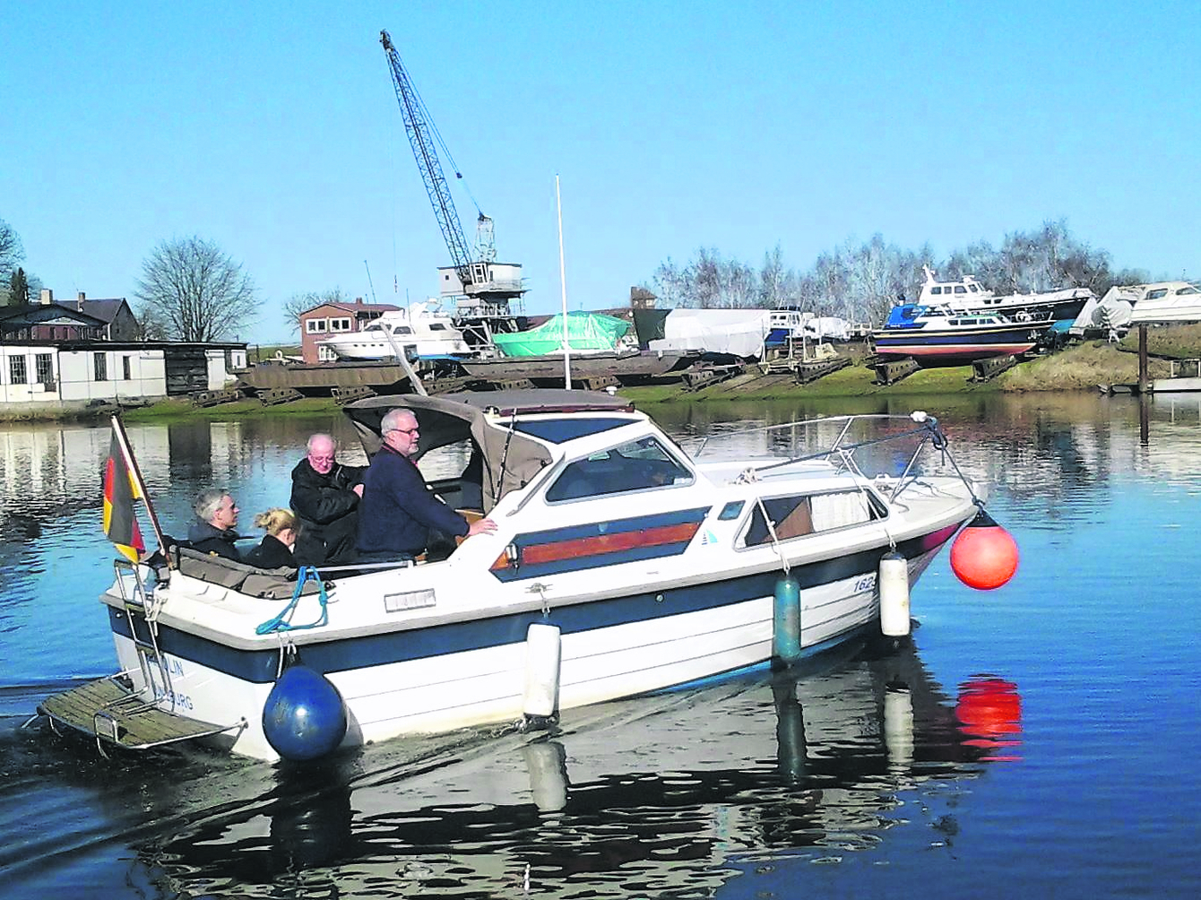 Die Segelschule Lochte verfügt über eine eigene Flotte