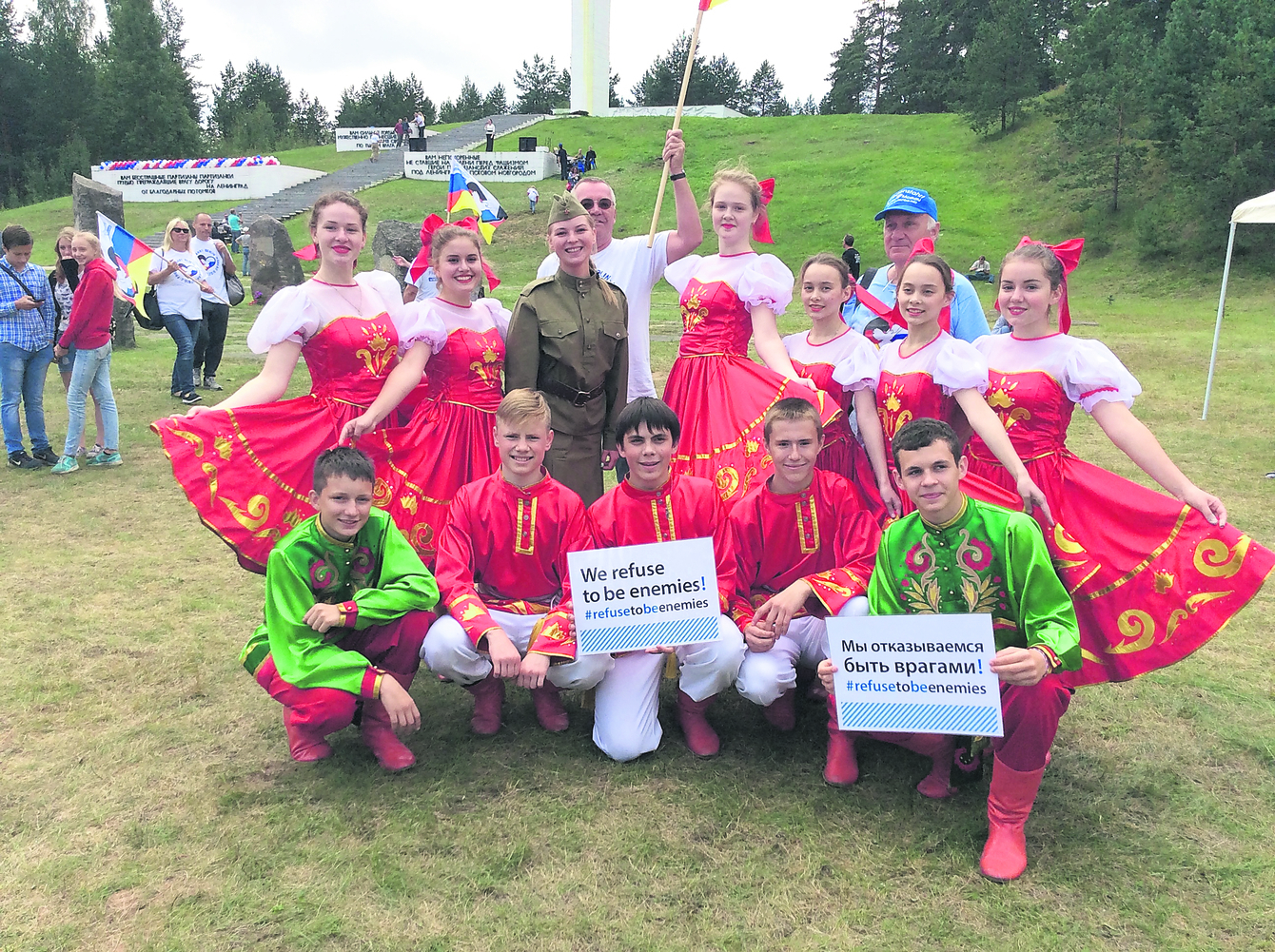 Freundlicher Empfang in Russland: "We refuse to be Enemies" steht auf dem Schild: "Wir sind keine Feinde"