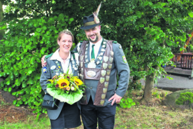 Schützenkönig Dennis Franck mit seiner Frau Suleika