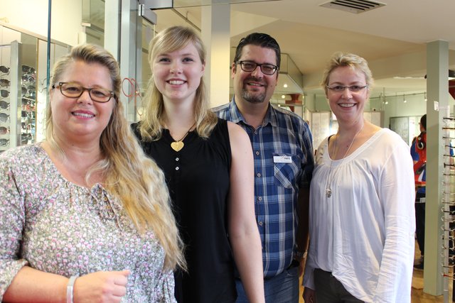 Waren für ihre Kunden im Einsatz - das Team von Optiker Meins (v. li.): Monika Snyckers-Hammermeister, Anna-Luise Böger, Guido Rechtenbach und Claudia Aldag
