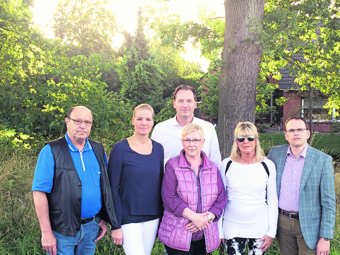 Wollen gemeinsam mit ihren Nachbarn gegen das Gewerbegebiet kämpfen (v. li.): Peter Schmidt, Doris Esselmann, Holger Heinzel, Bärbel Schmidt, Renate Johannsen und Andreas Stephani