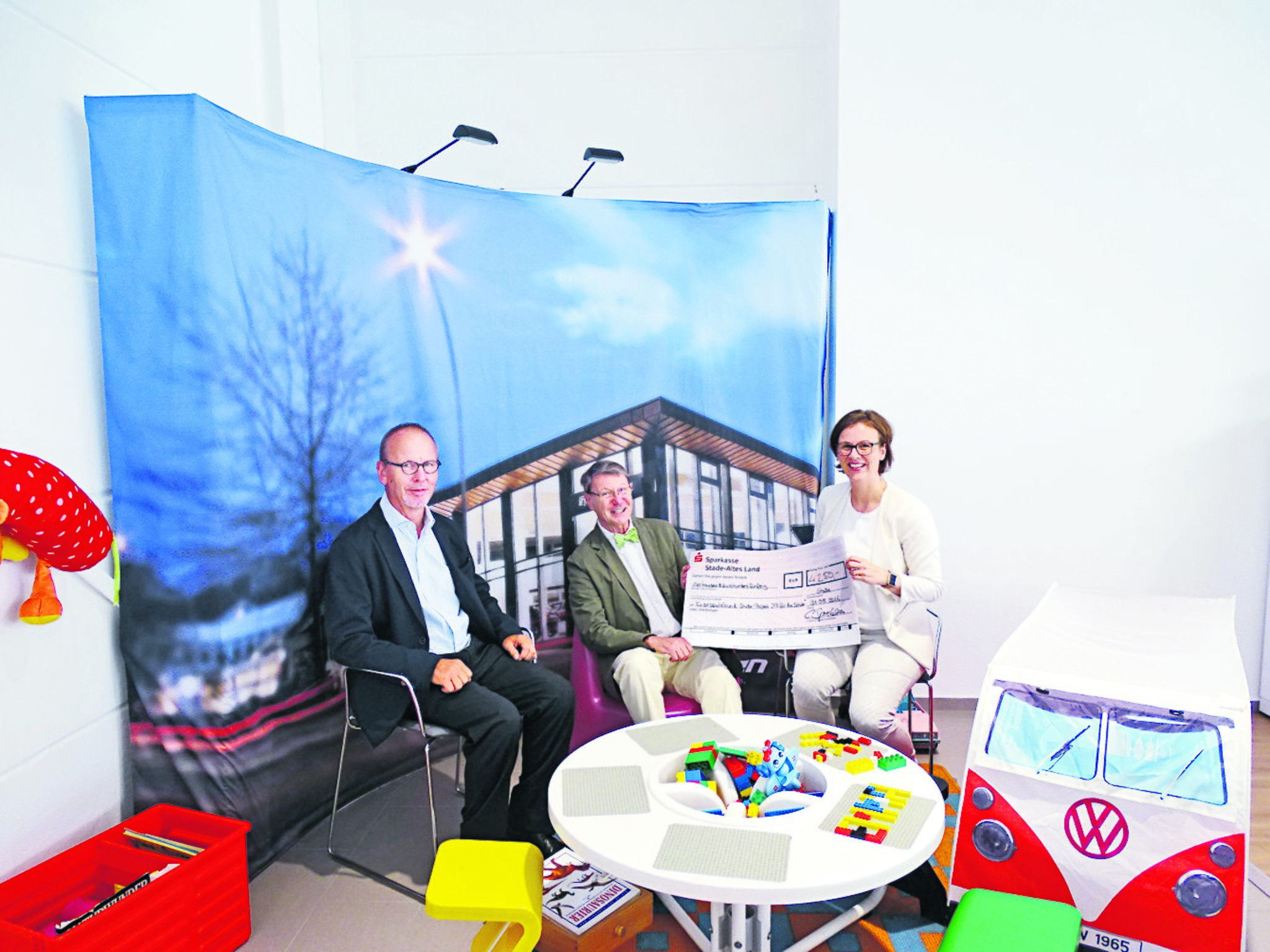 Autohaus Spreckelsen in Stade stiftet 4.250 Euro an den