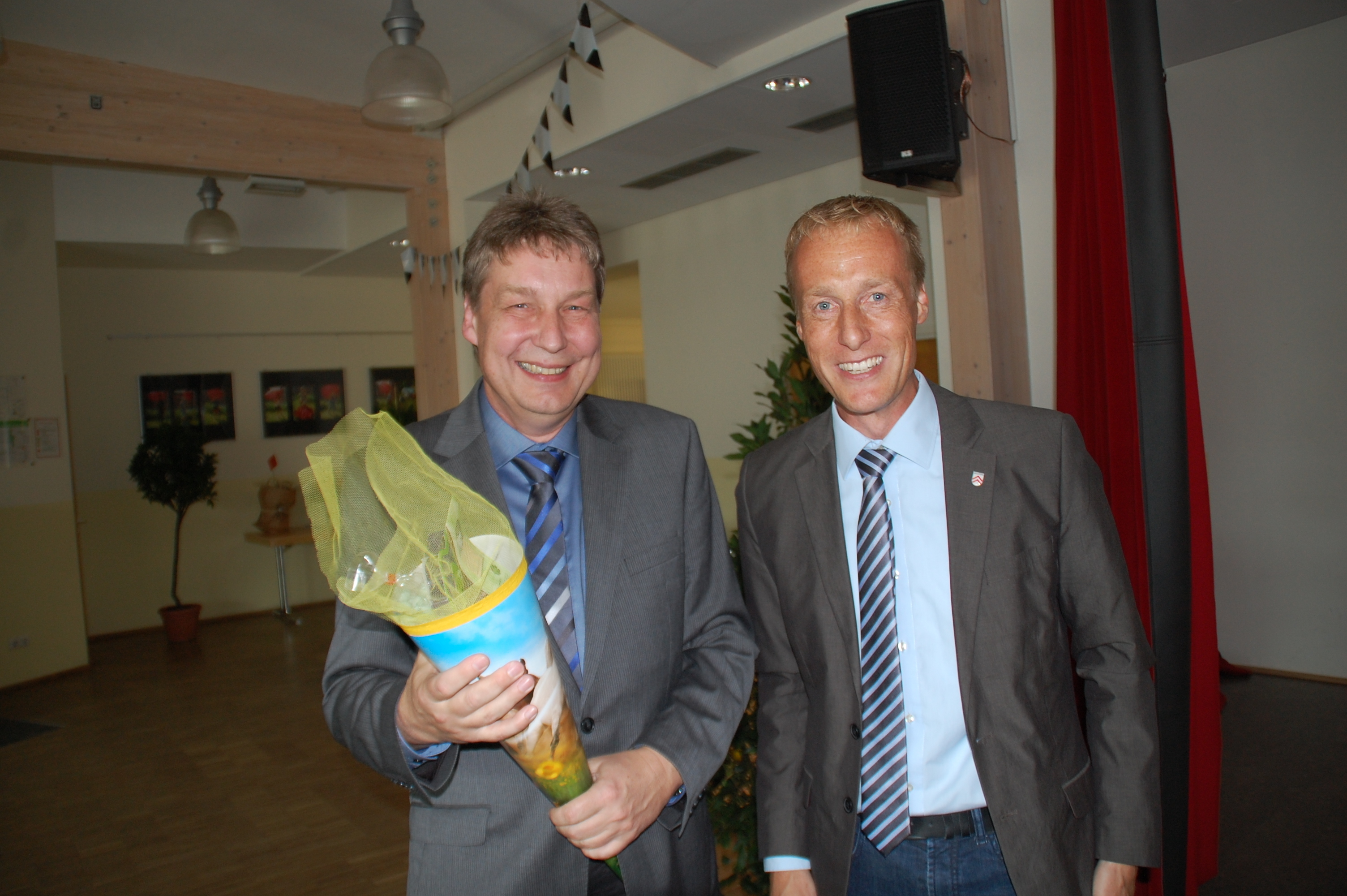 Holger Wartner (li.) und Bürgermeister Mike Eckhoff