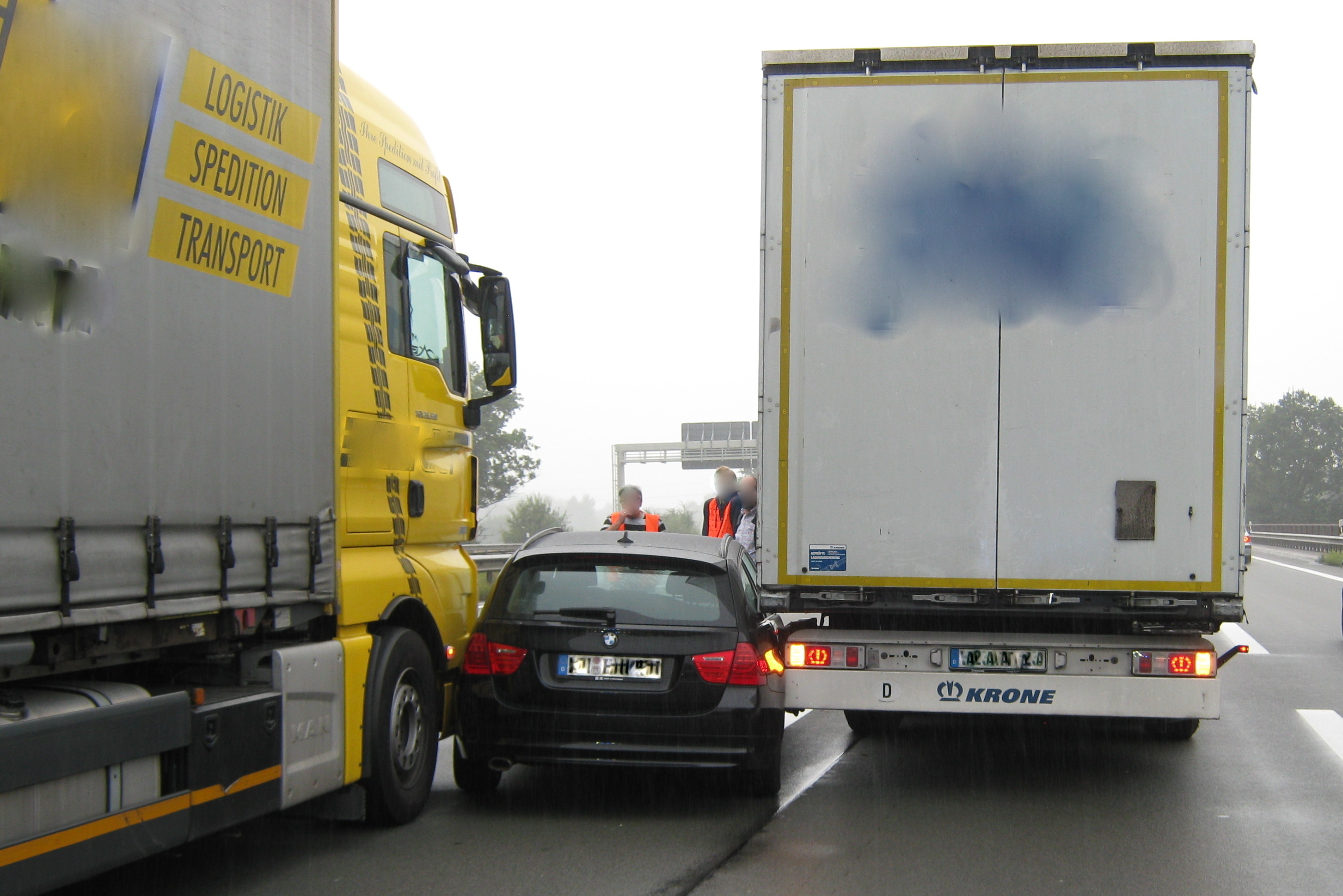 Das Manöver des BMW-Fahrers ging daneben