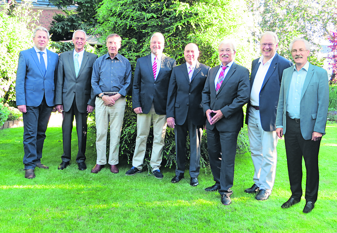 Der neue Lions-Vorstand (v.li): Pastpräsident Ralf Dietz, 2. Vizepräsident Jürgen Badur, Clubmaster Dieter Kohnke, Präsident Uwe Crüger, Sekretär Alfred Rothländer, Schatzmeister Helmut Schulze, Mitglieder-Beauftragter Joachim Link und der 1. Vizepräsident Hennig Karow