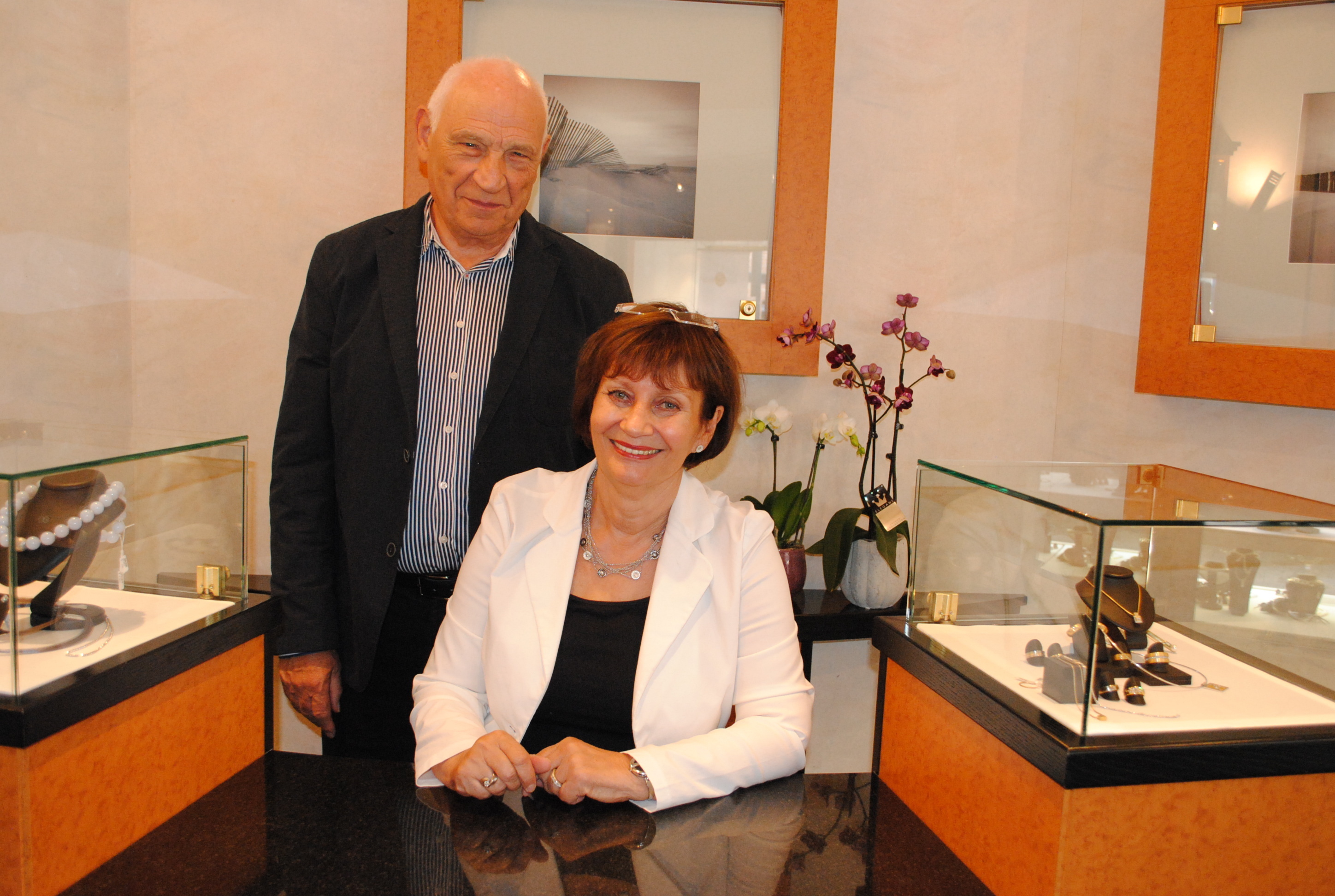 Werner und Karin Sedlatzek in ihrem Juweliergeschäft
