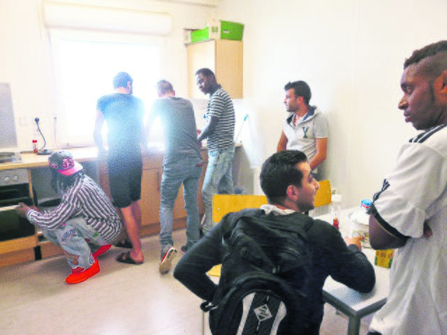 So eng kann's in der Küche werden, die von neun Flüchtlingen genutzt wird | Foto: privat