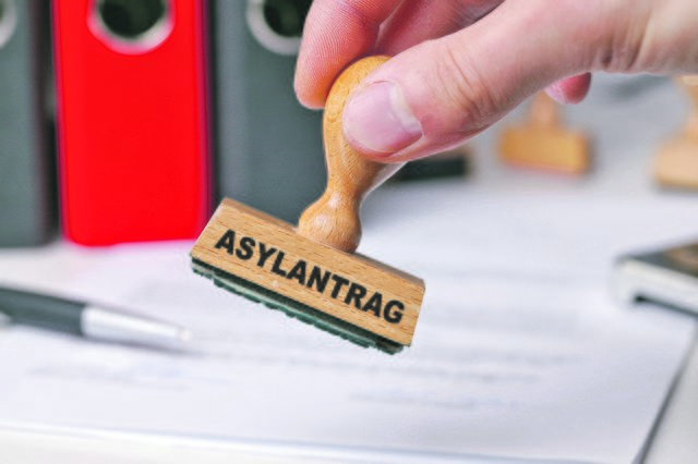 Die Lücke zwischen Registrierten und Asylbewerbern soll geschlossen werden | Foto: Fotolia/Coloures Pic